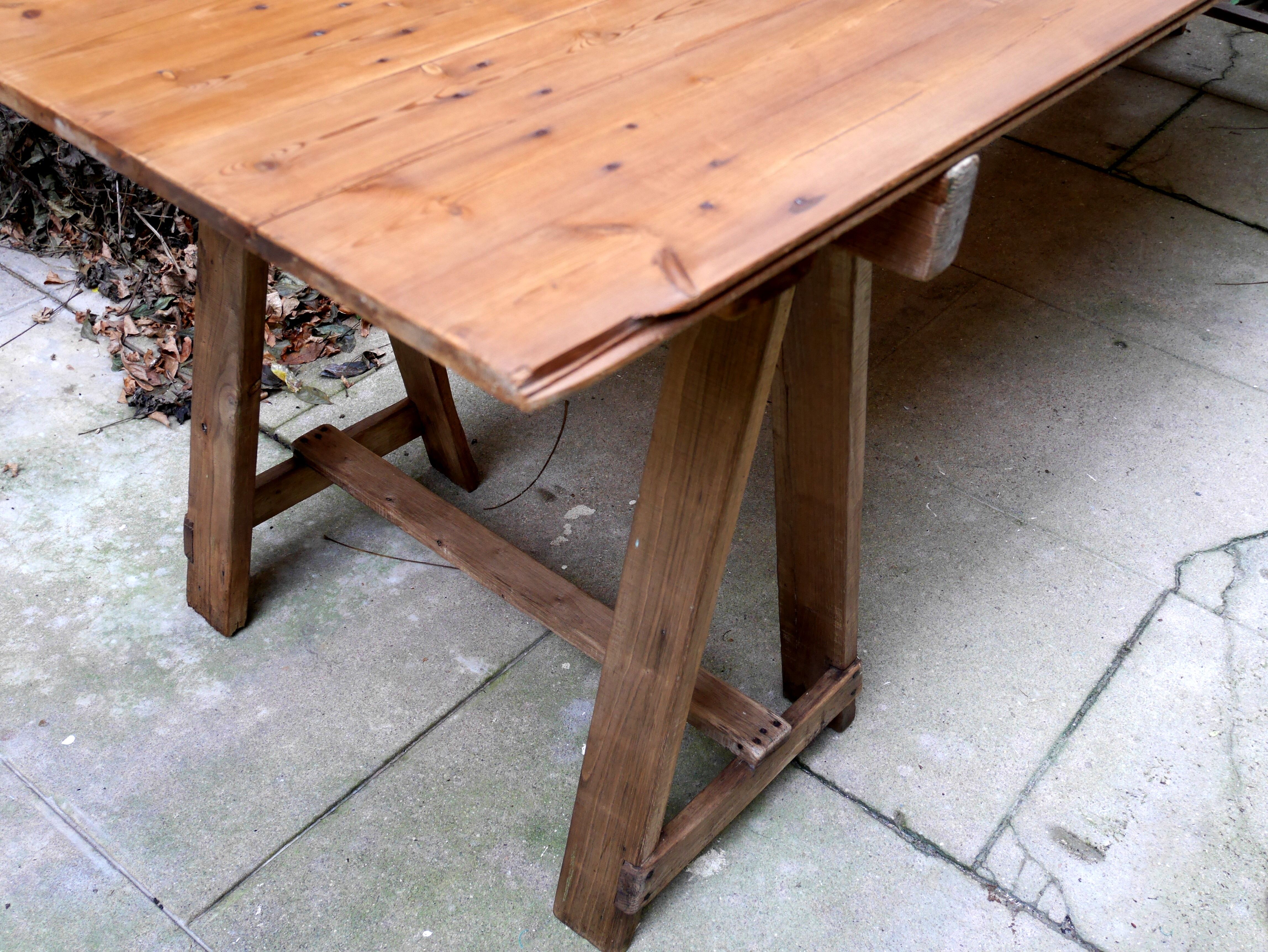 Table ferme guinguette en bois sur treteaux