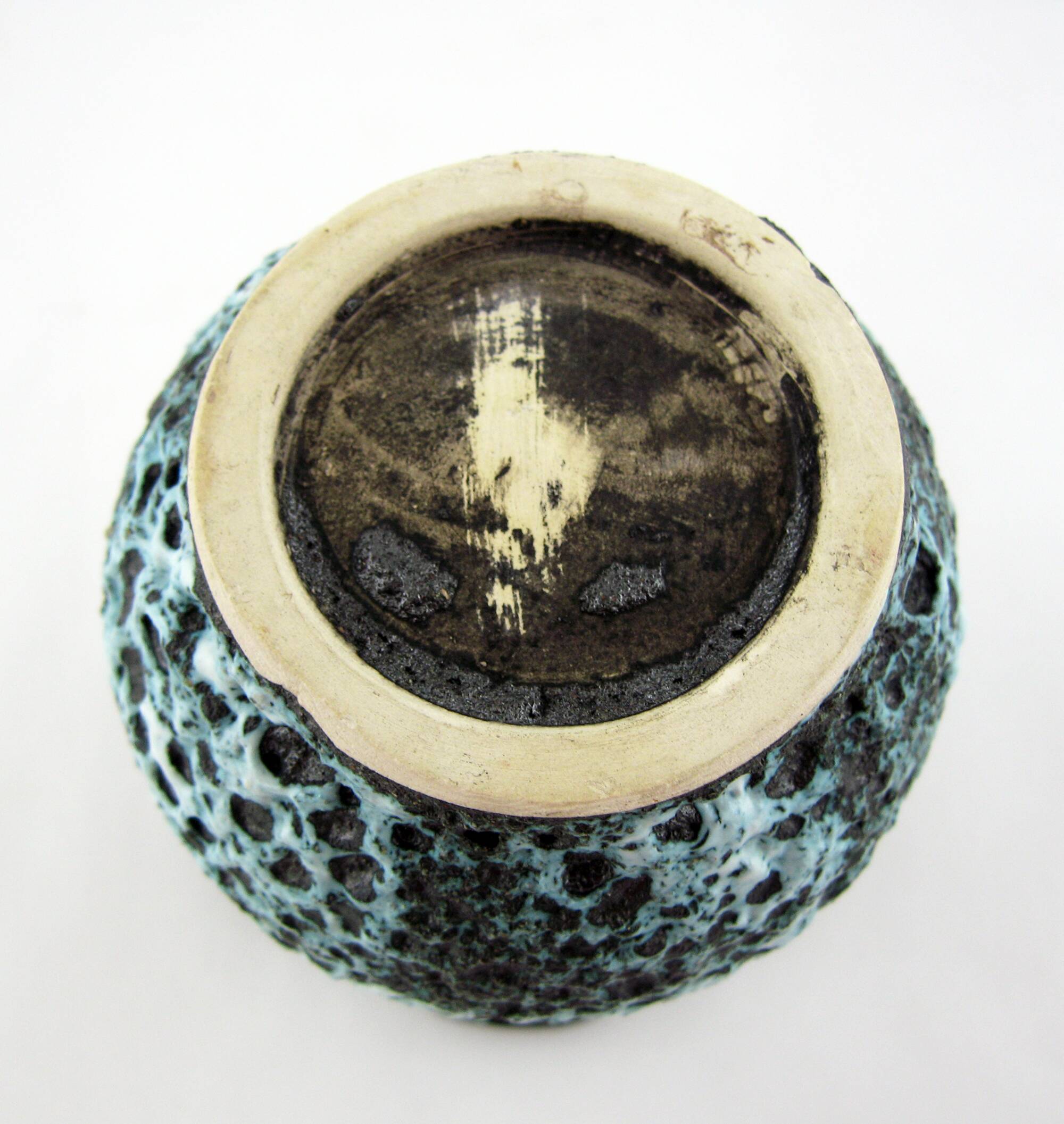 Small corolla vase in black, red and white Fat Lava ceramic - Panassidi Vallauris France - vintage