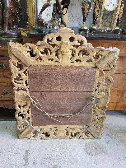 Miroir en bois dore a coquille