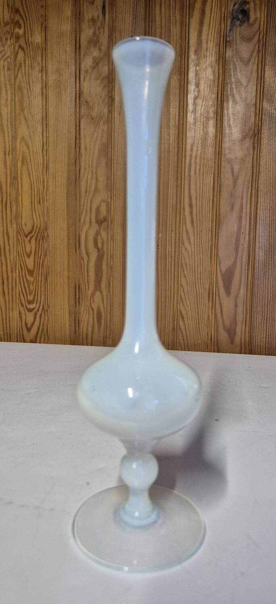 Vase soliflore en verre opalin blanc  26 cm opaline blanche