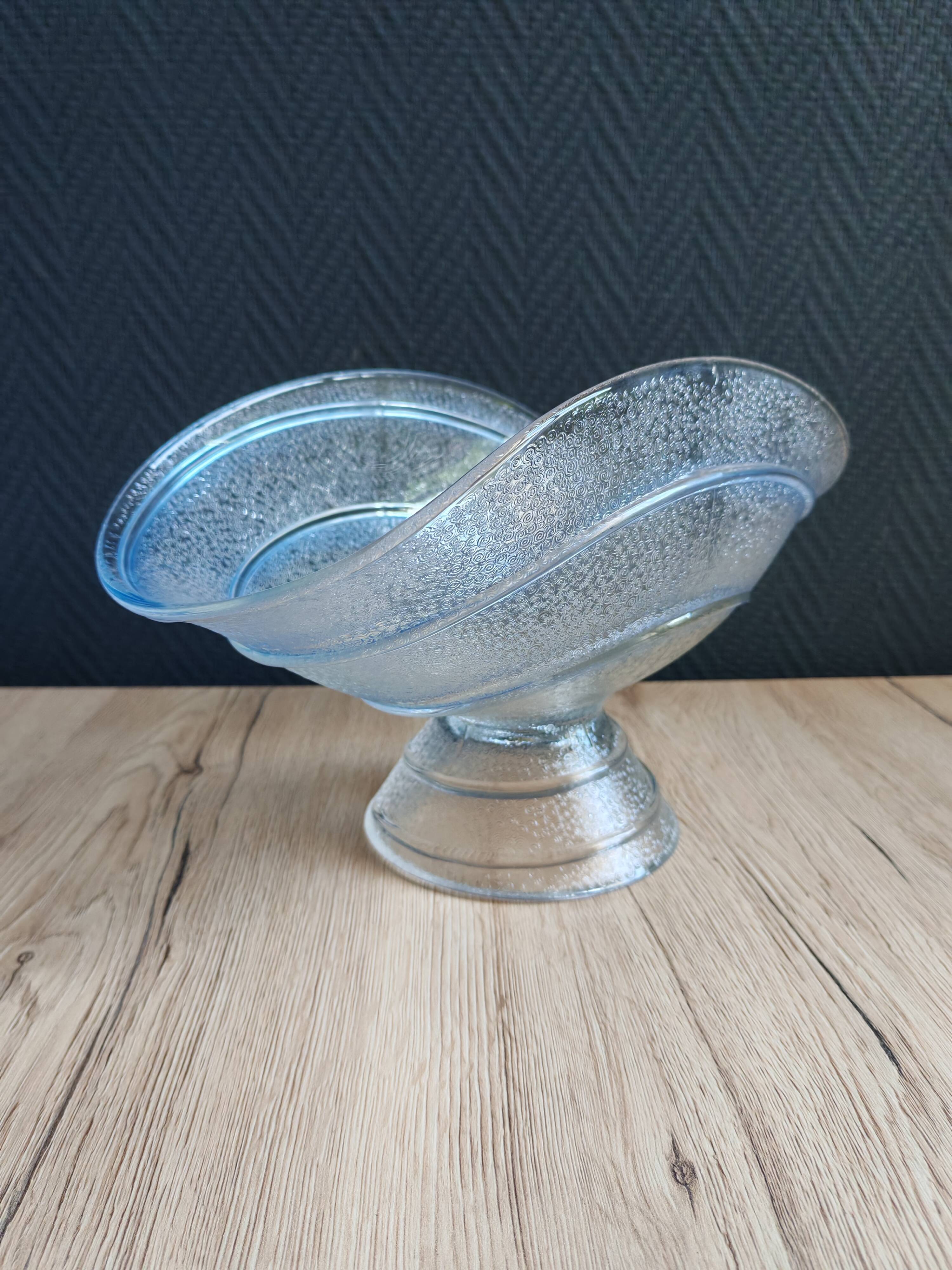 Coupe en verre moulé pressé Art Déco bleu glacé