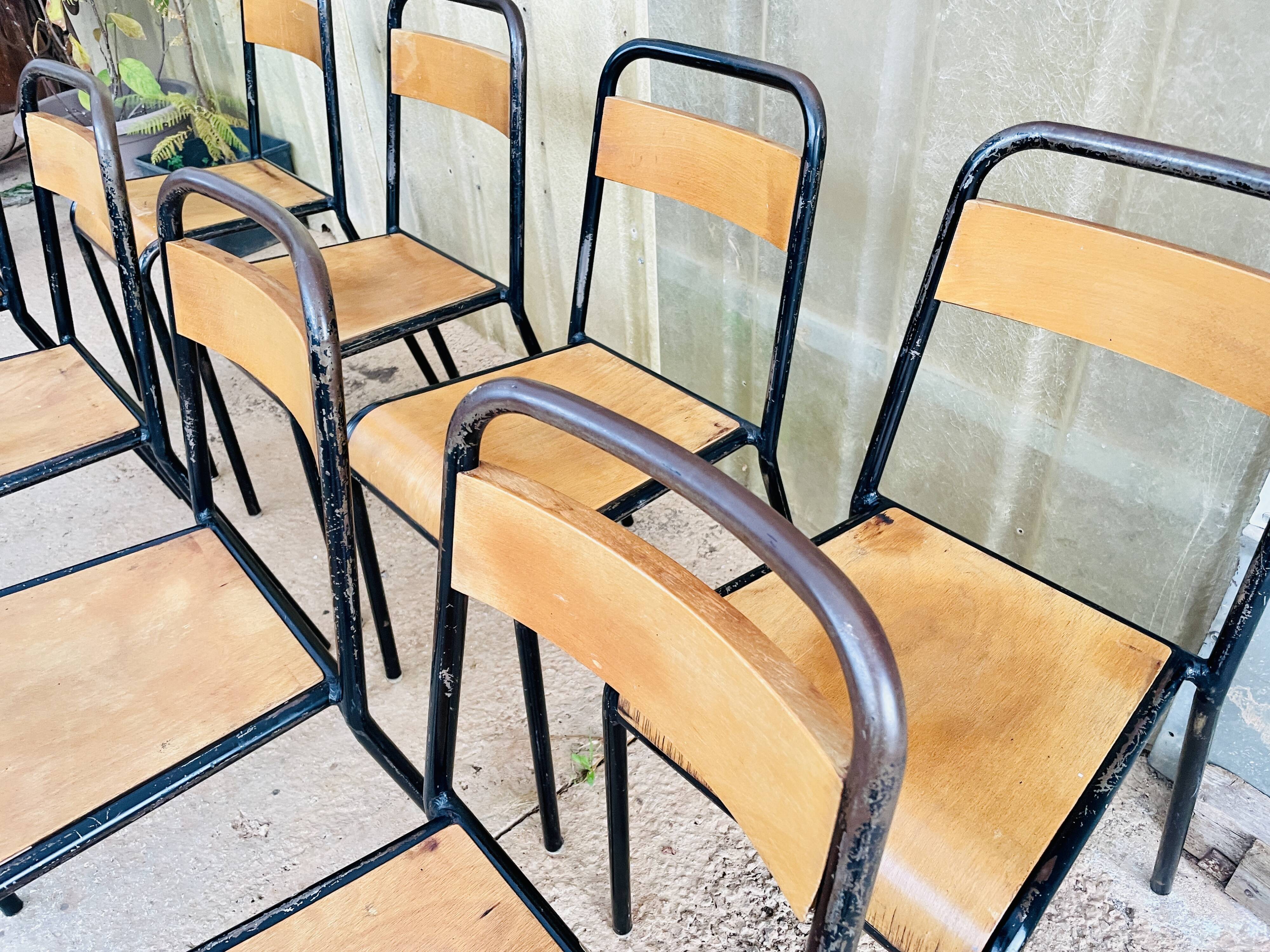 Rare suite de 8 chaises d’école stella