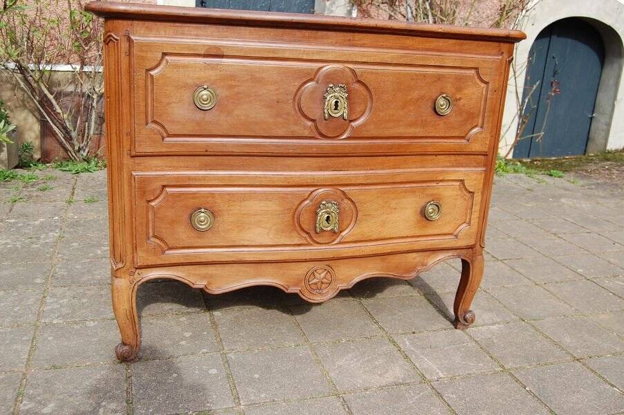 Louis XVI Louis XV period chest of drawers in walnut from the 18th century