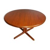 Table by Niels O. Møller forr Gudme Mobelfabrik