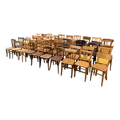 50 chaises bistrot dépareillées Thonet en bois courbé