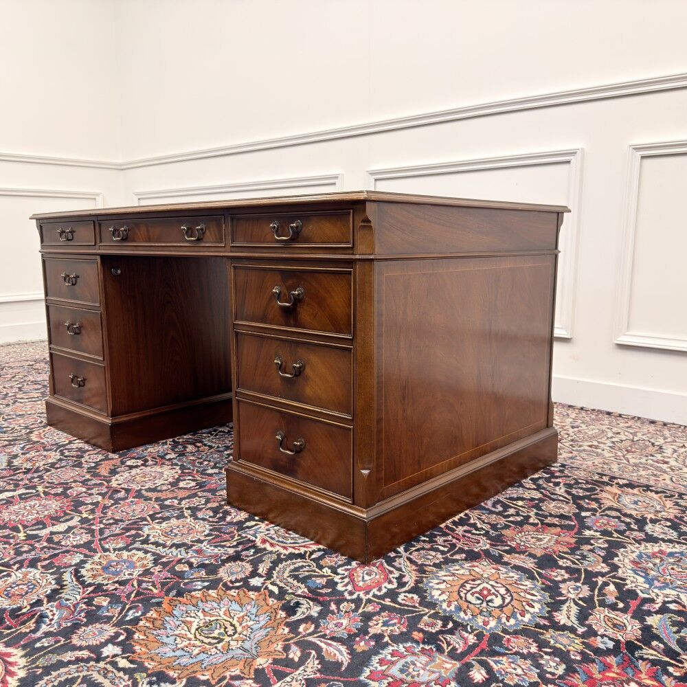 Classic English Heldense Desk