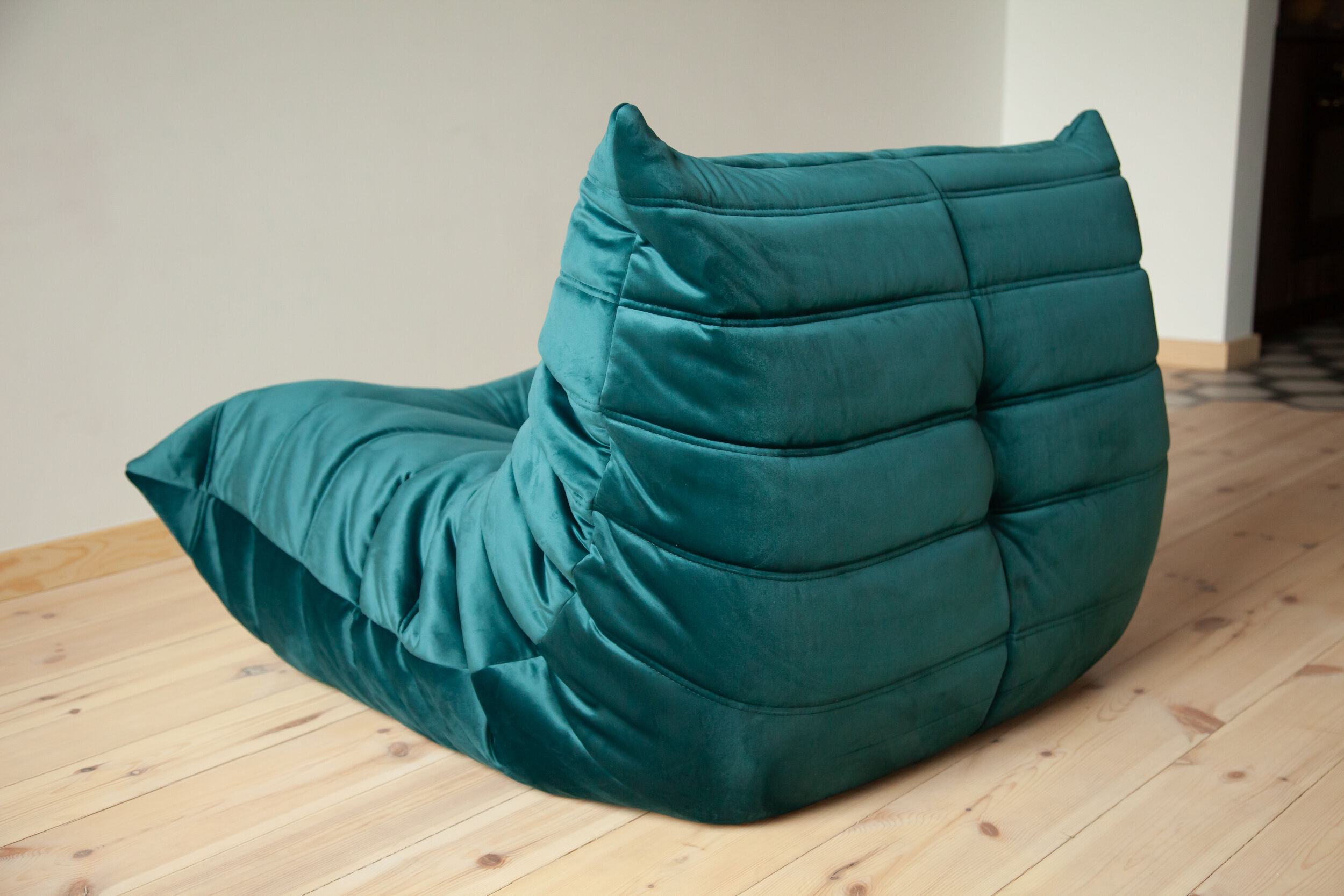 Chauffeuse et ottoman Togo modèle dessiné par Michel Ducaroy 1973