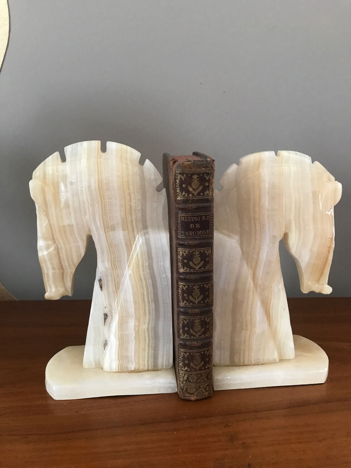 Paire de serre livres têtes de cheval en onyx véritable