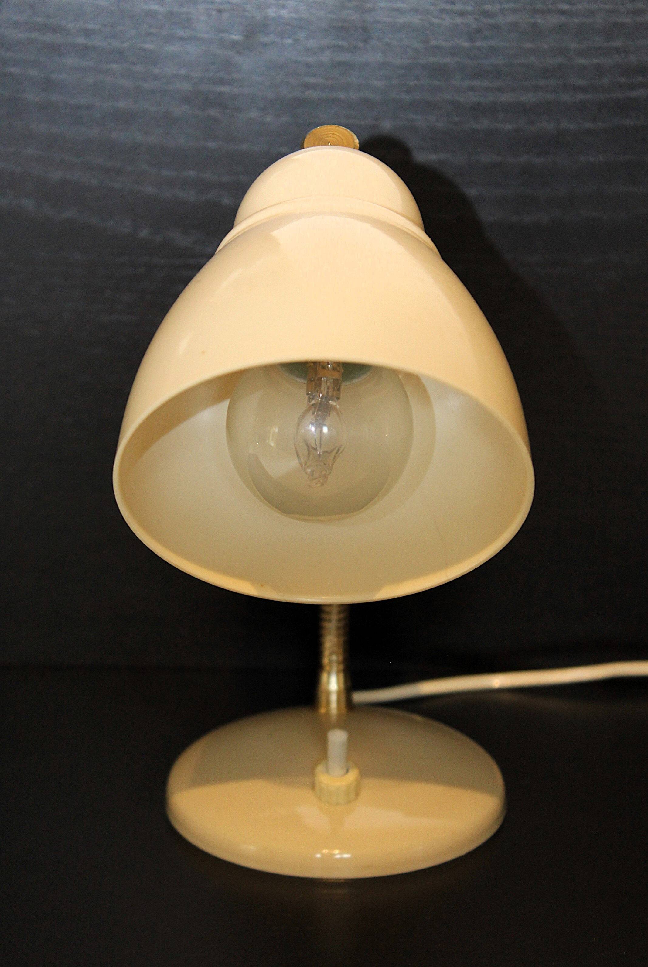 Plastic and brass cocotte lamp