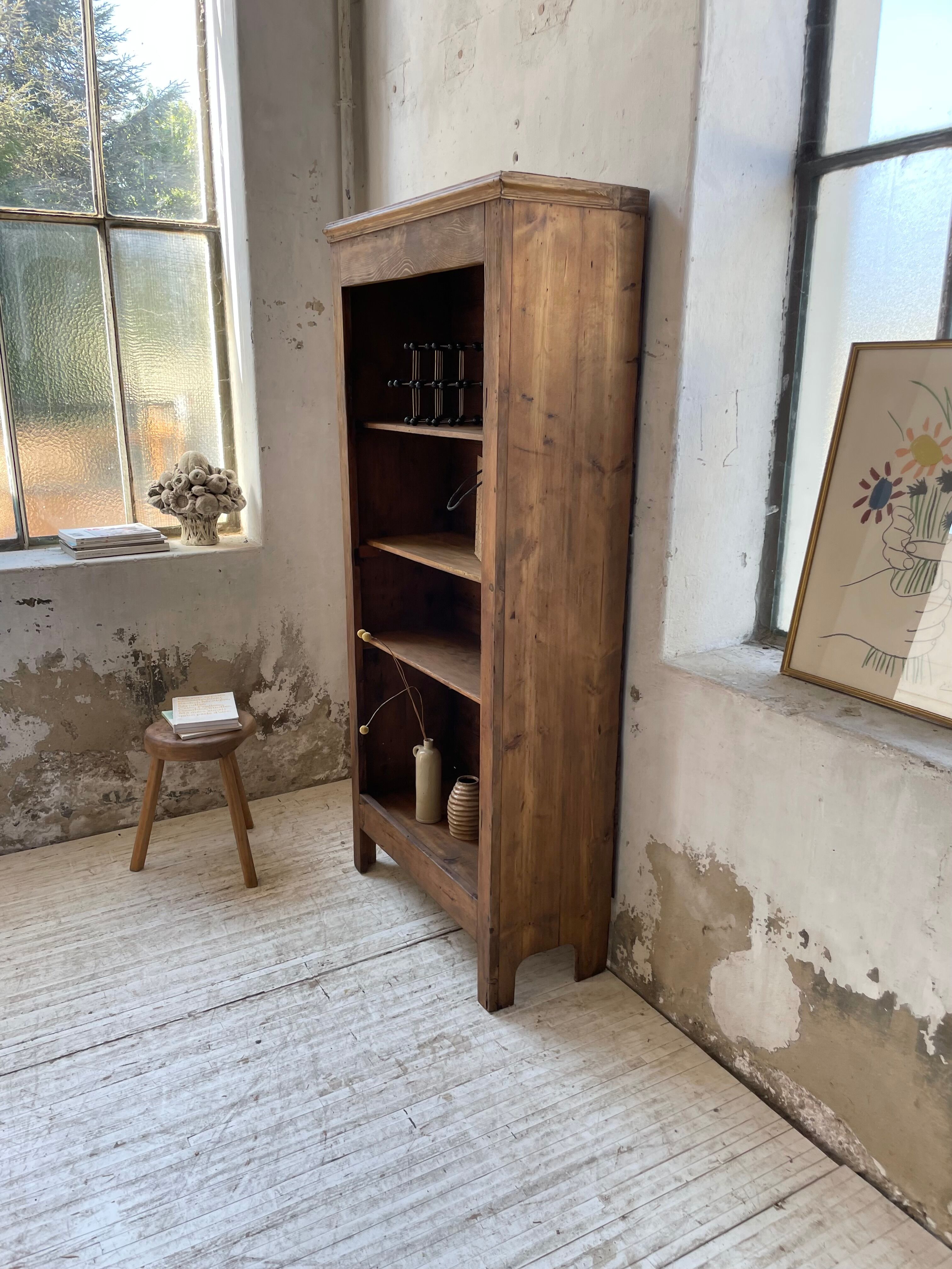 Library bonnetière pine