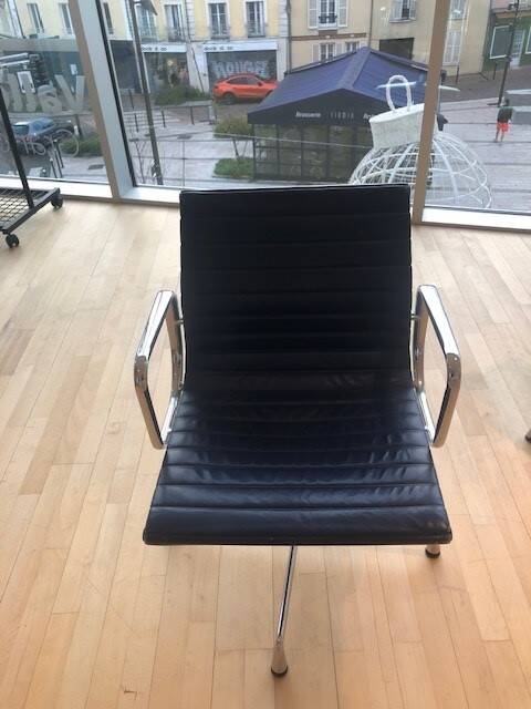 7 armchairs, 1 Charles & Ray Eames chair