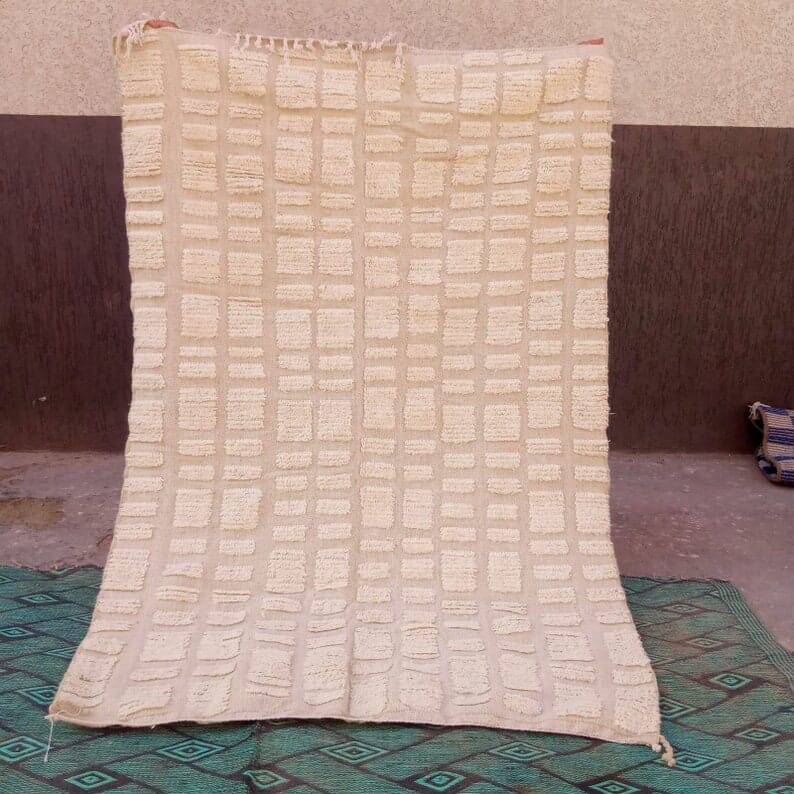 Handwoven natural wool rug, traditional style, size 100 x 200 cm