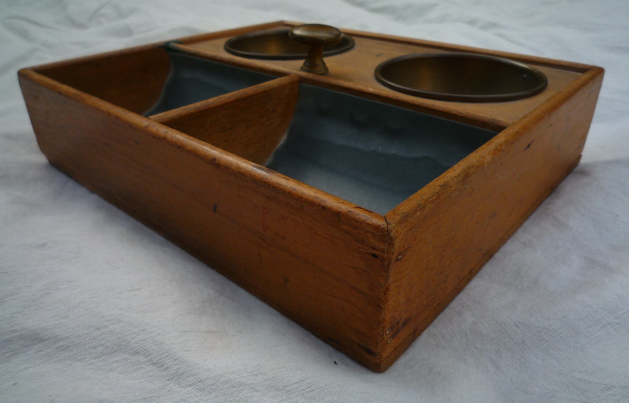 Former counter, wood and metal mint