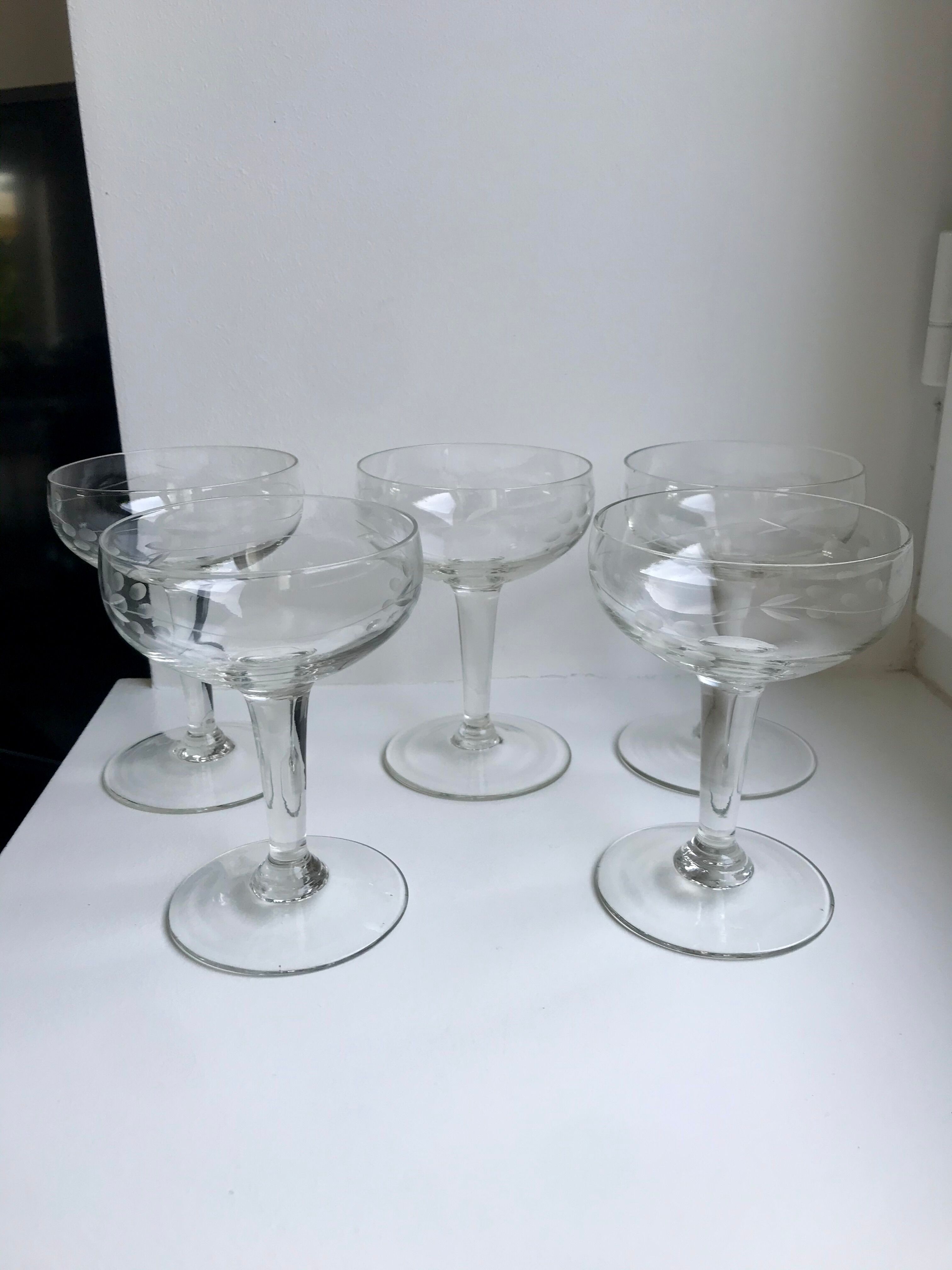 Set of 5 champagne glasses in crystal engraved 50s