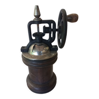 Pepper mill