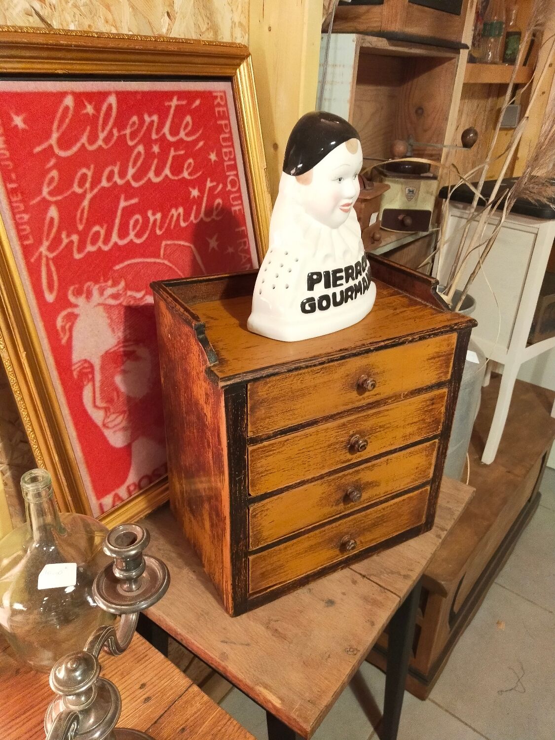 Haberdashery or watchmaking furniture