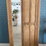 Armoire en bois massif restaurée