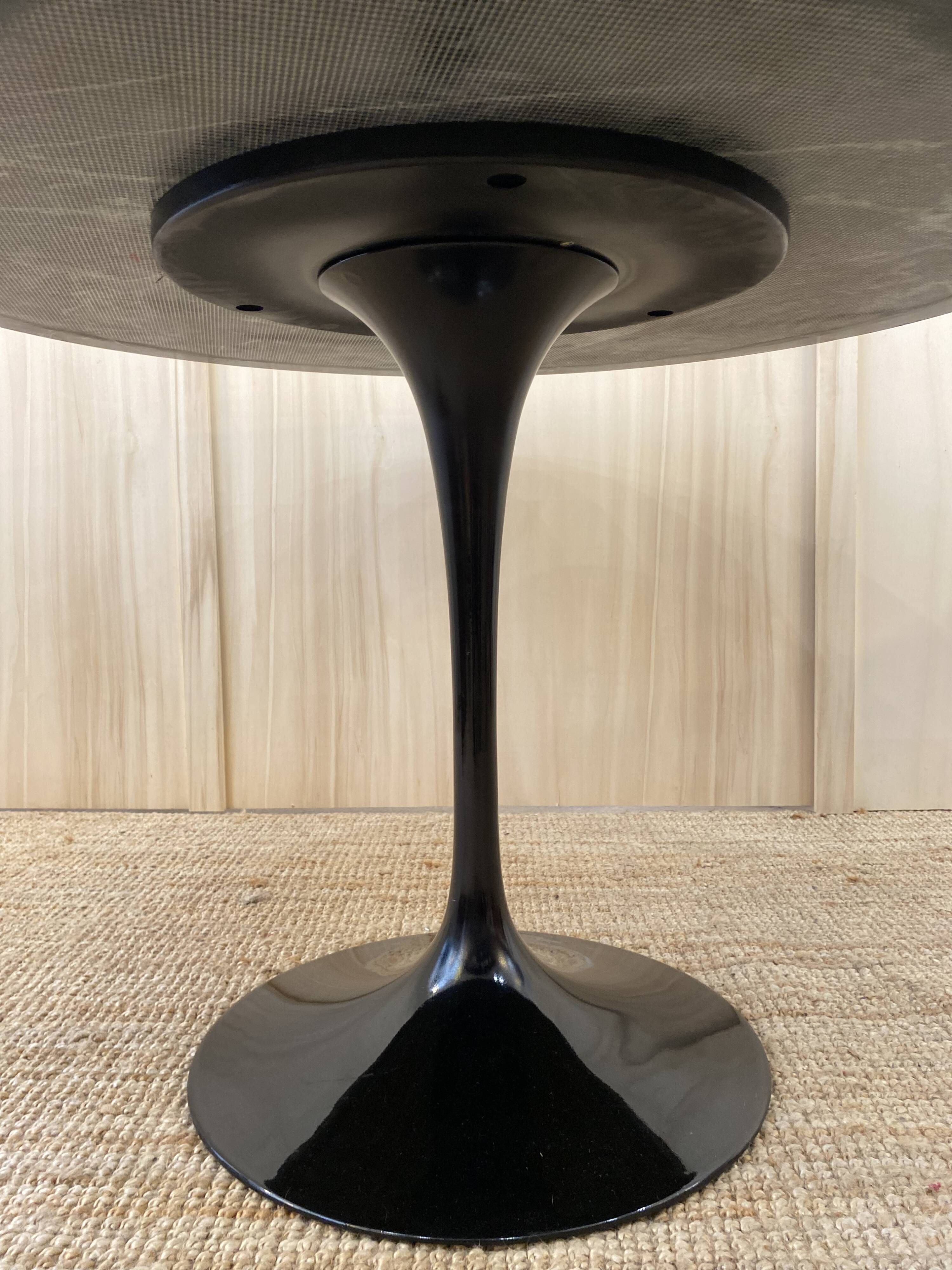 KNOLL round TULIP table in marble by Eero Saarinen