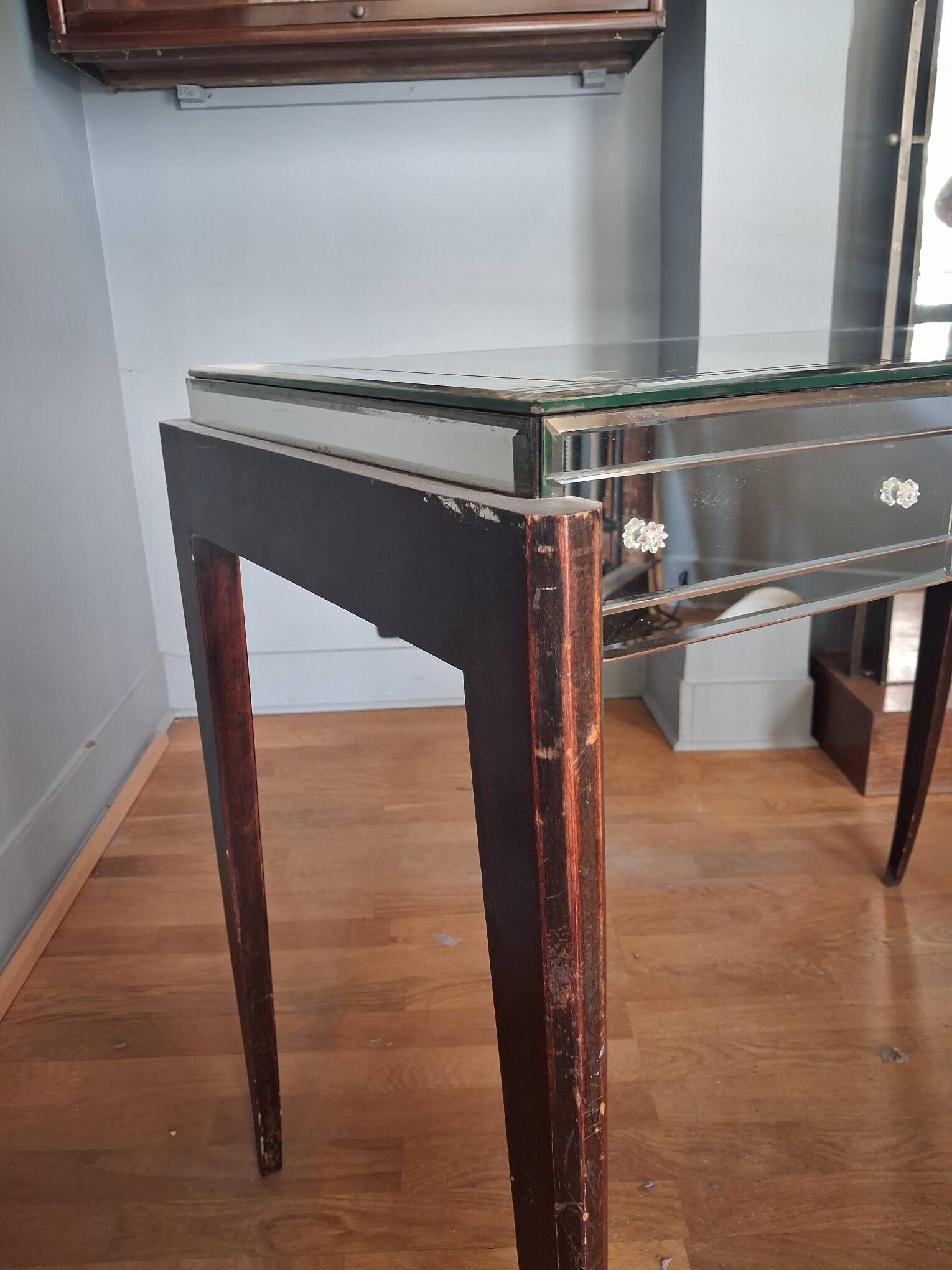 Venetian style desk