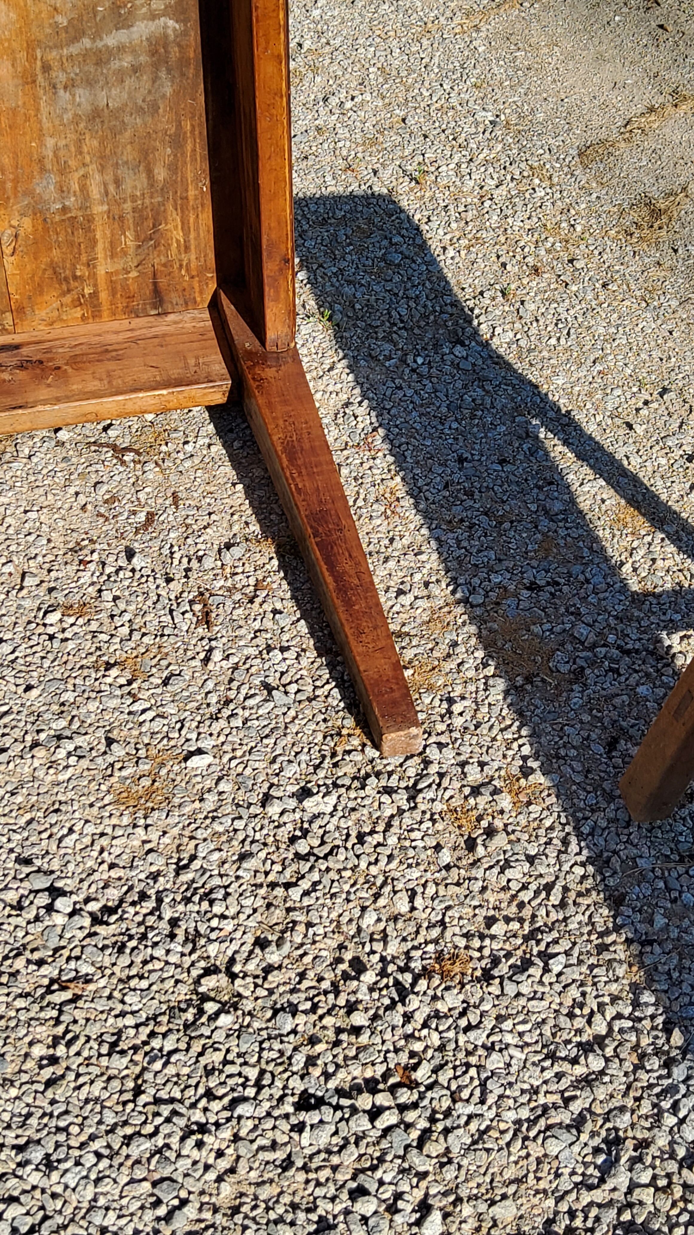 Farm table nineteenth century feet spindles 251cm and its 2 benches