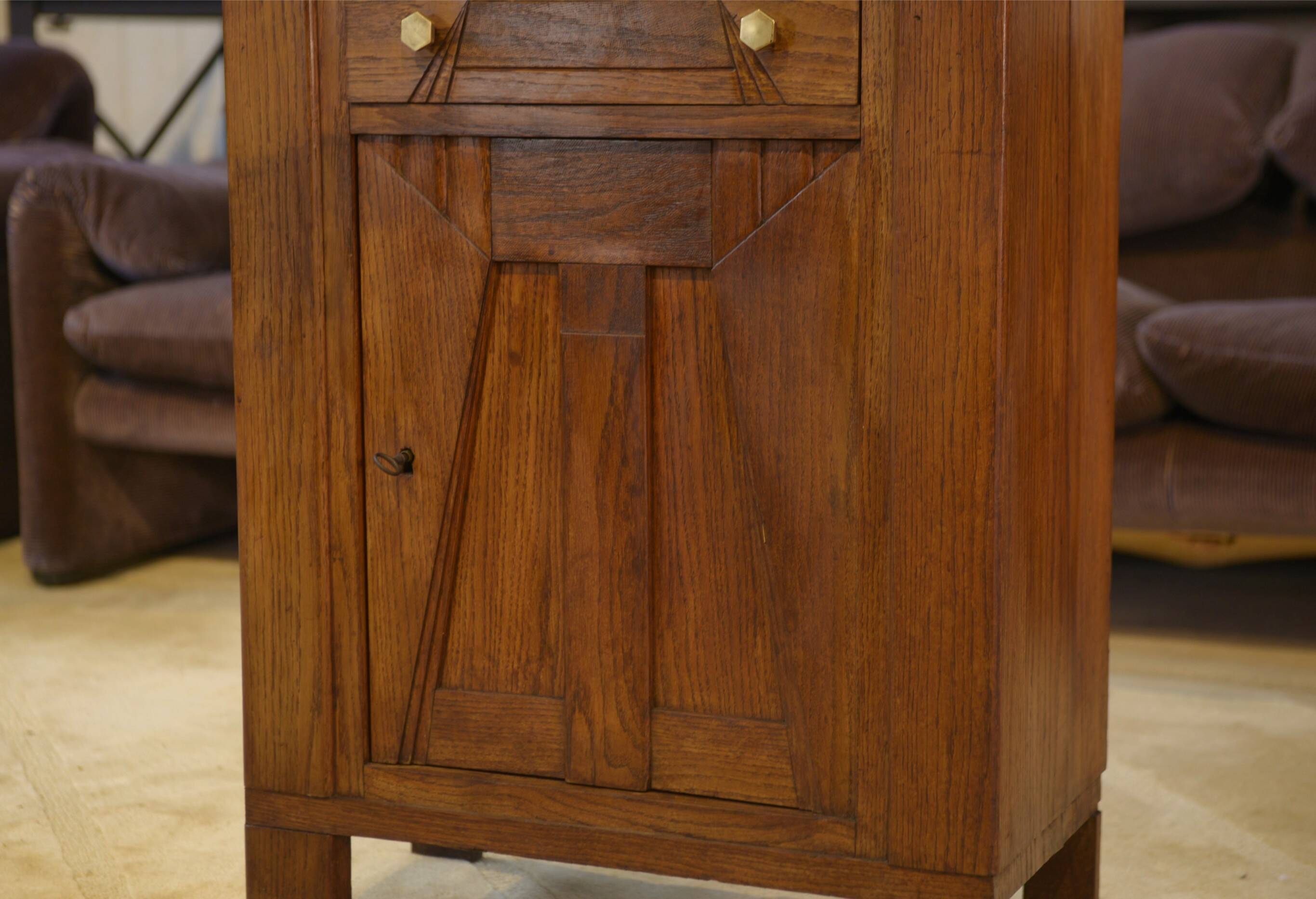 Art Deco oak chest of drawers with 5 drawers from the 1930s.