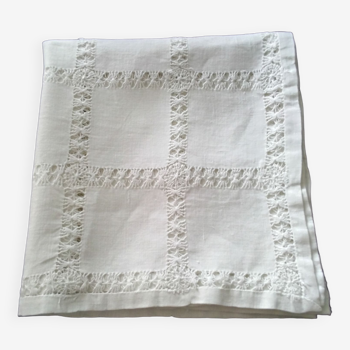 Petite nappe ancienne en lin avec jours 1.09 x 1.14 m