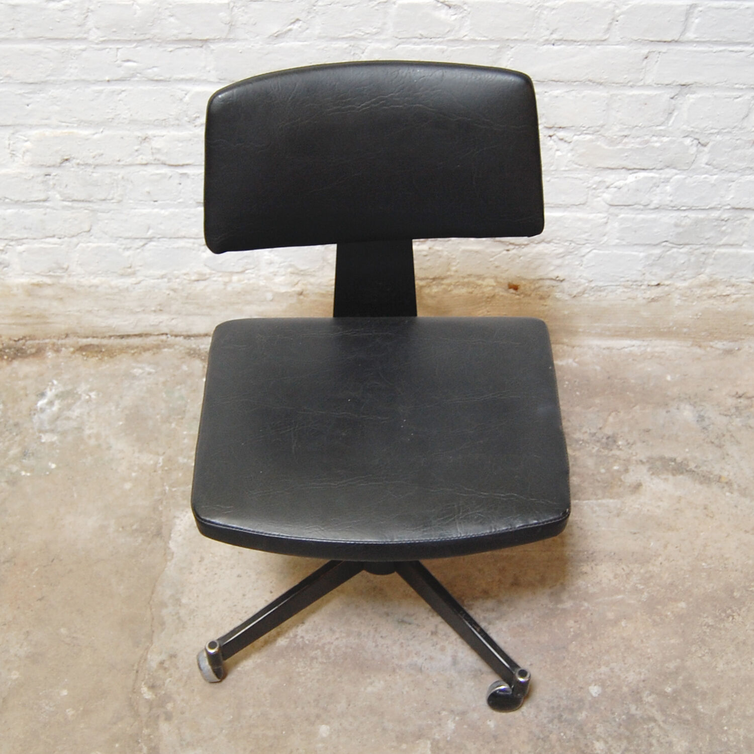 Fauteuil de bureau modèle "Dactylo"  Style Guariche Meurop