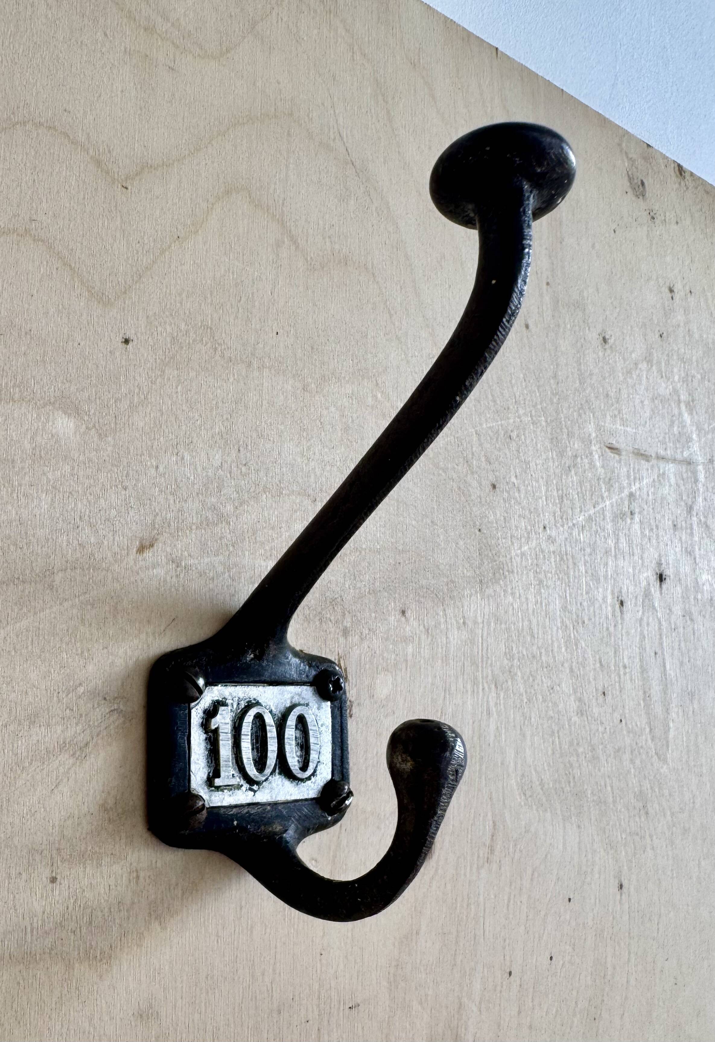 Patère ancienne en métal