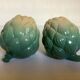 Paire de vases artichauts barbotine