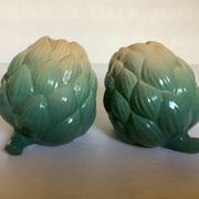 Paire de vases artichauts barbotine