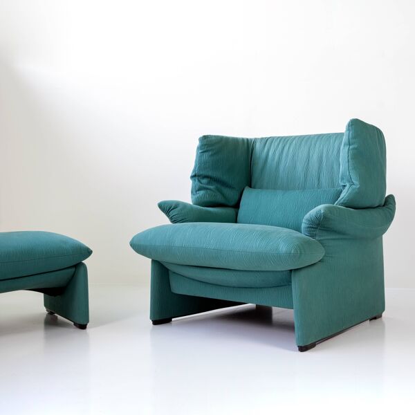 Fauteuil lounge Cassina ‘Portovenere’ avec repose-pieds – Vico Magistretti