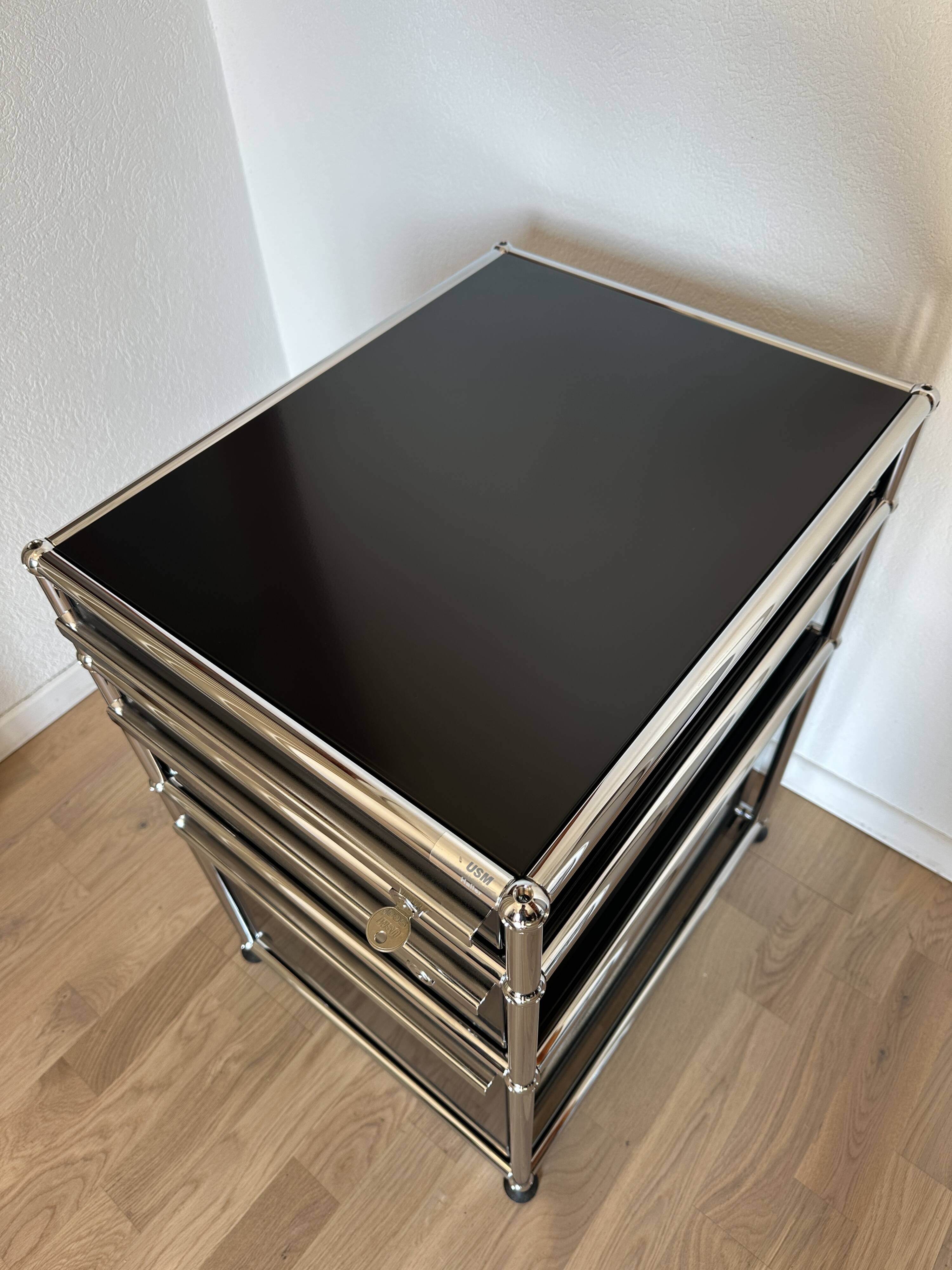 USM Haller cabinet in Graphite Black