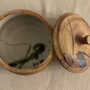 Pot ancien et son couvercle Poterie de la Colombe en grès 1975