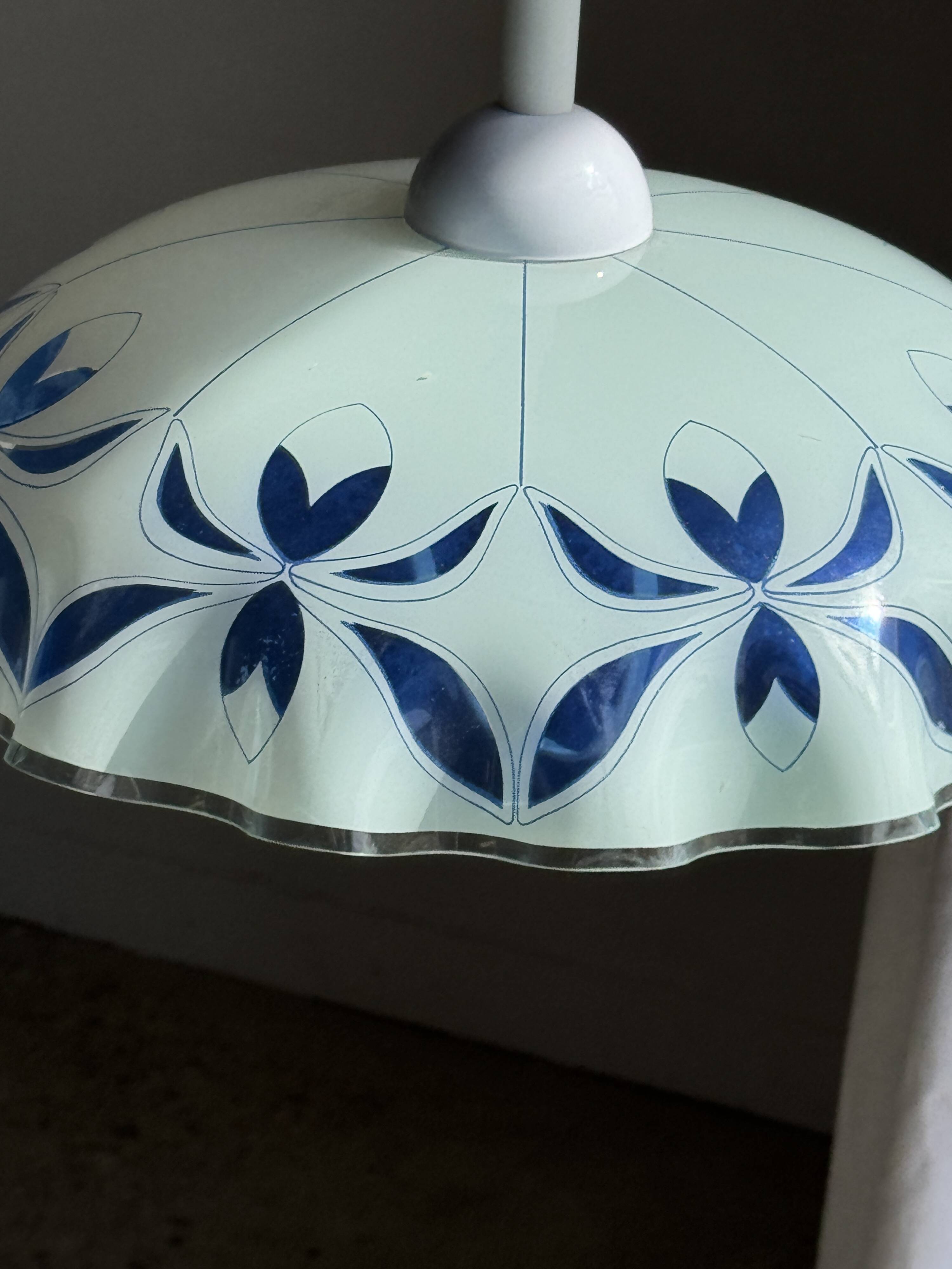 Vintage suspension in white and blue glass with wavy edge D46 H53