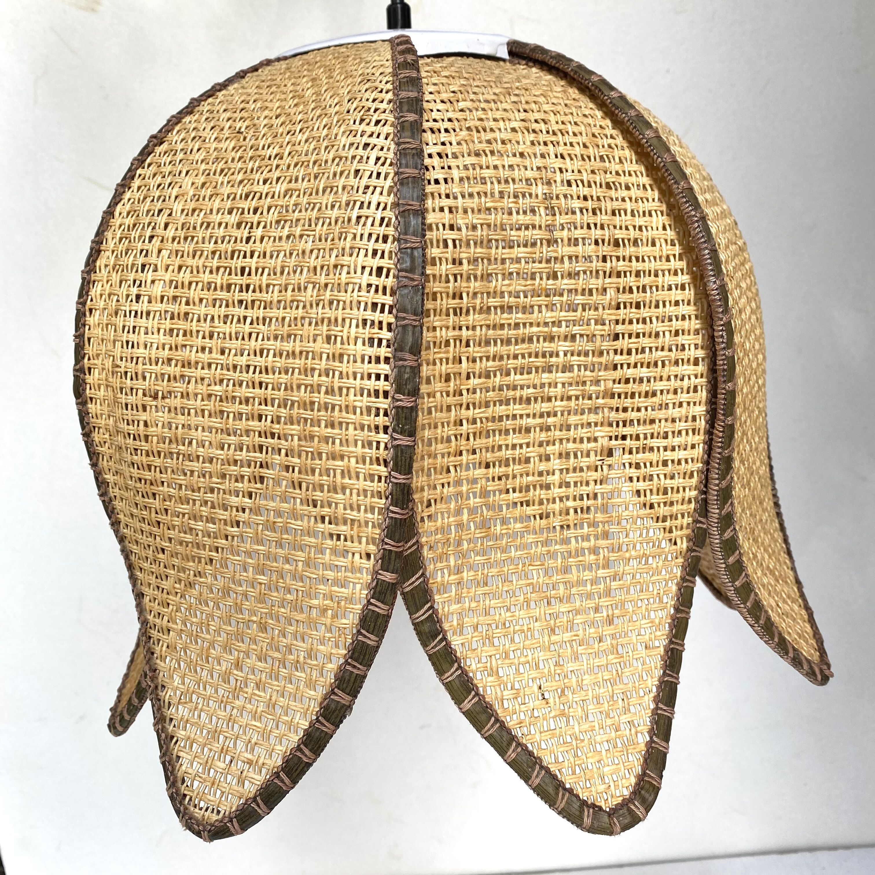 Vintage rattan flower pendant lamp