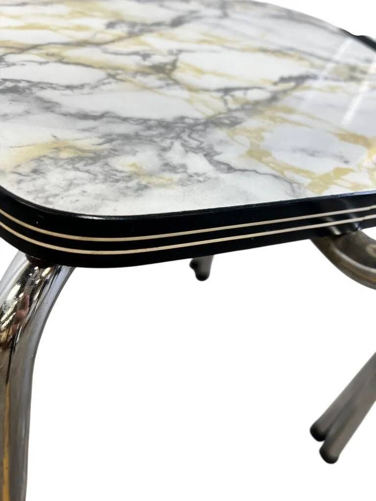 Suite de 4 chaises vintage en formica avec structure chromée