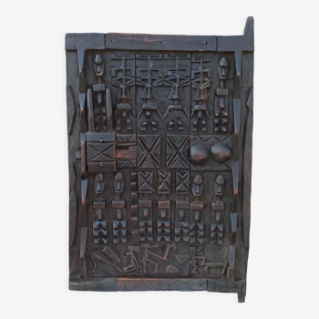 Ancienne porte en bois de grenier à mil art africain ethnie Dogon du Mali