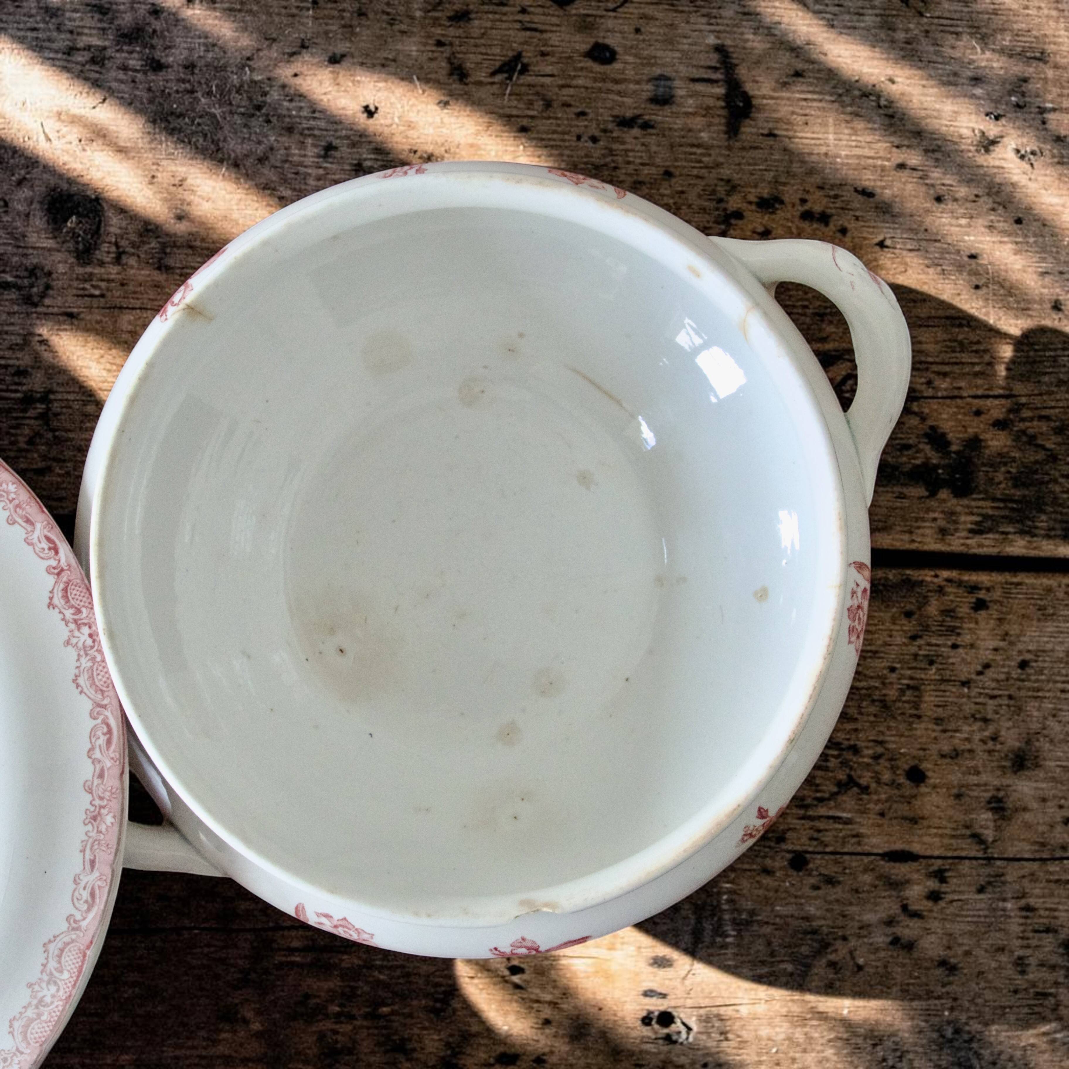 Large 19th-century ironstone soup tureen signed Sarreguemines Fontanges.