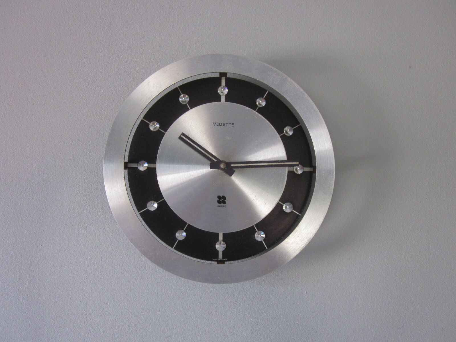 Wall clock 70