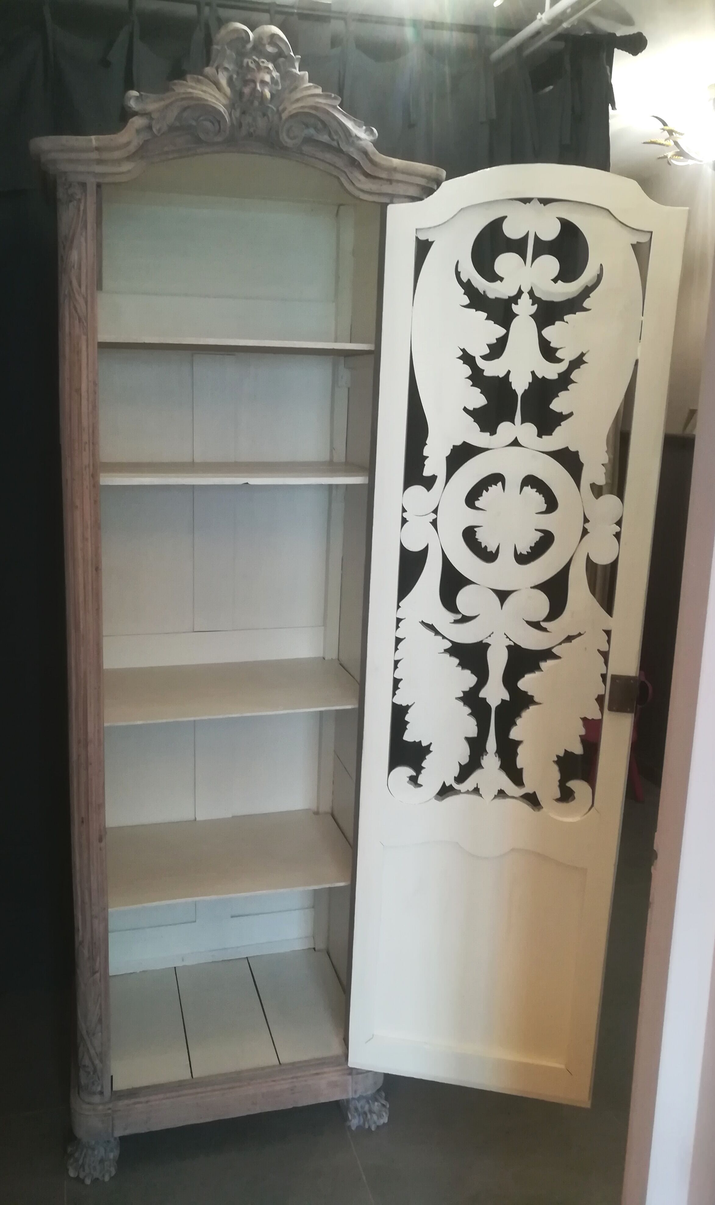 Mid-nineteenth century hindered oak