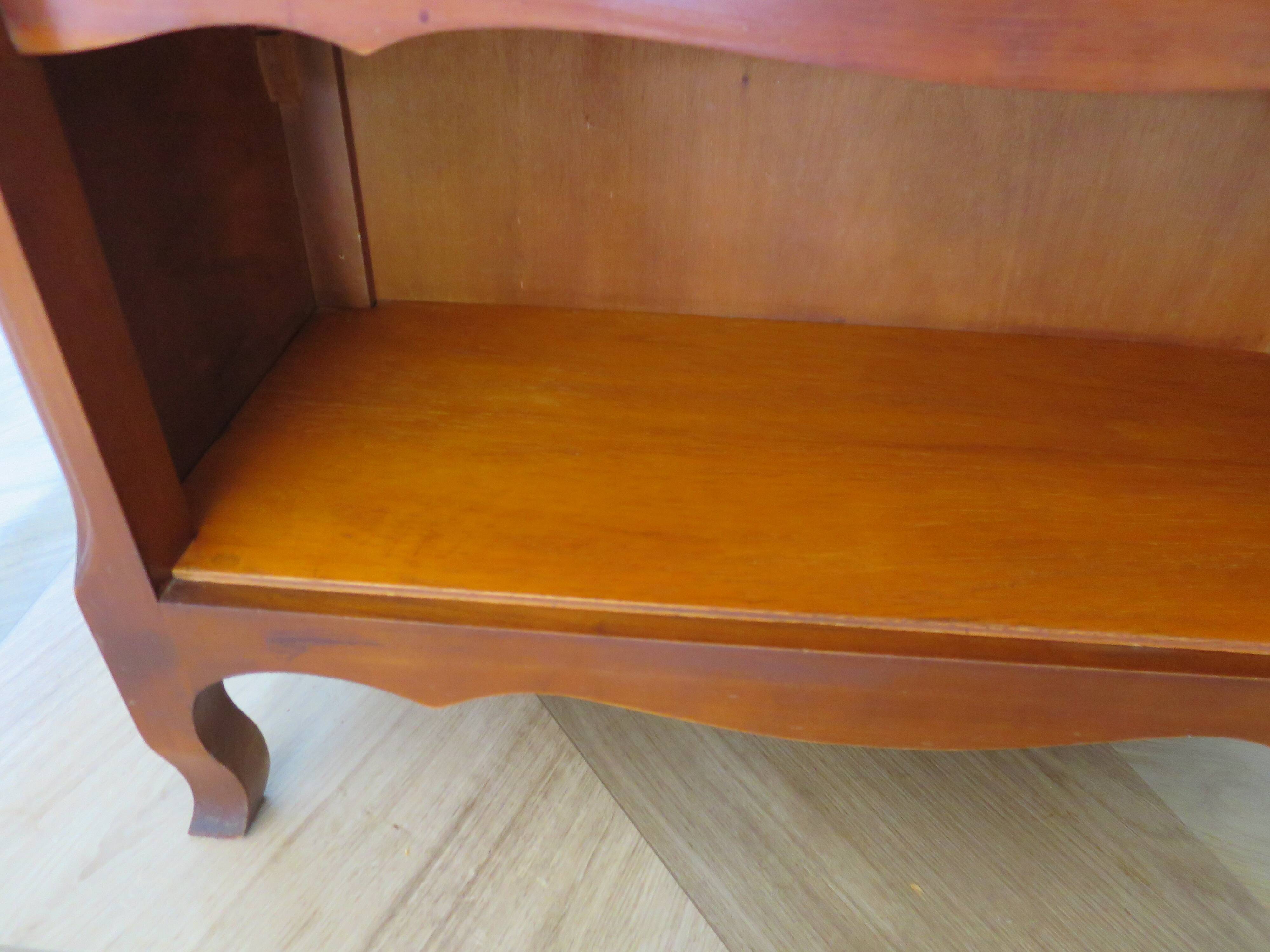 Beau bibus en merisier - 3 niveaux -Tablettes ajustables -Style Louis XV