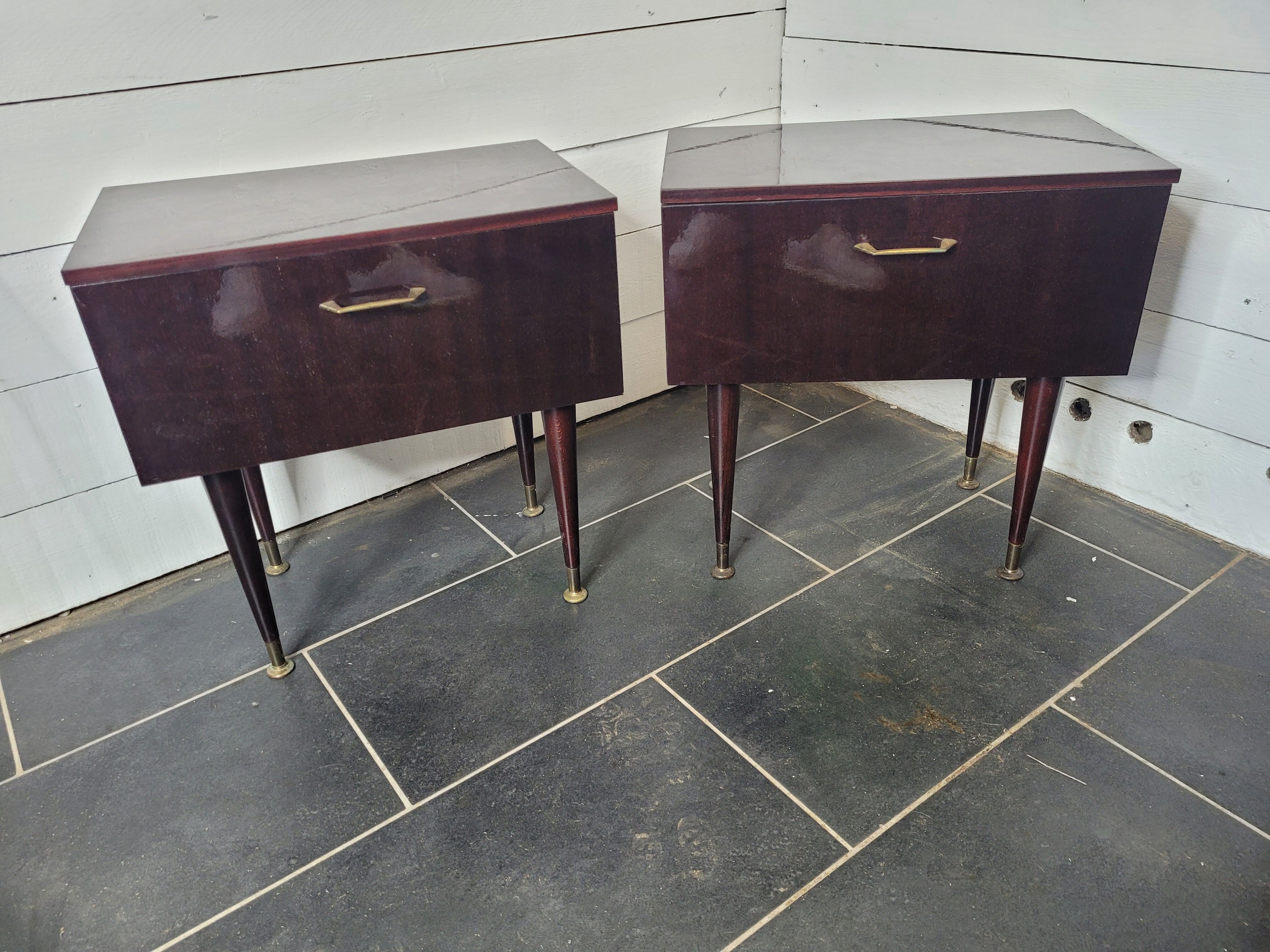 Paire de tables de chevet en acajou