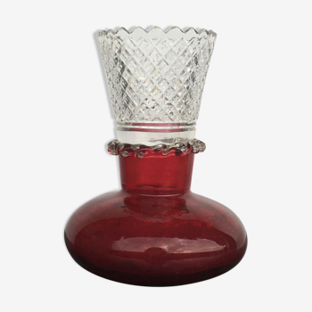 Vase collerette en cristal rouge au col translucide