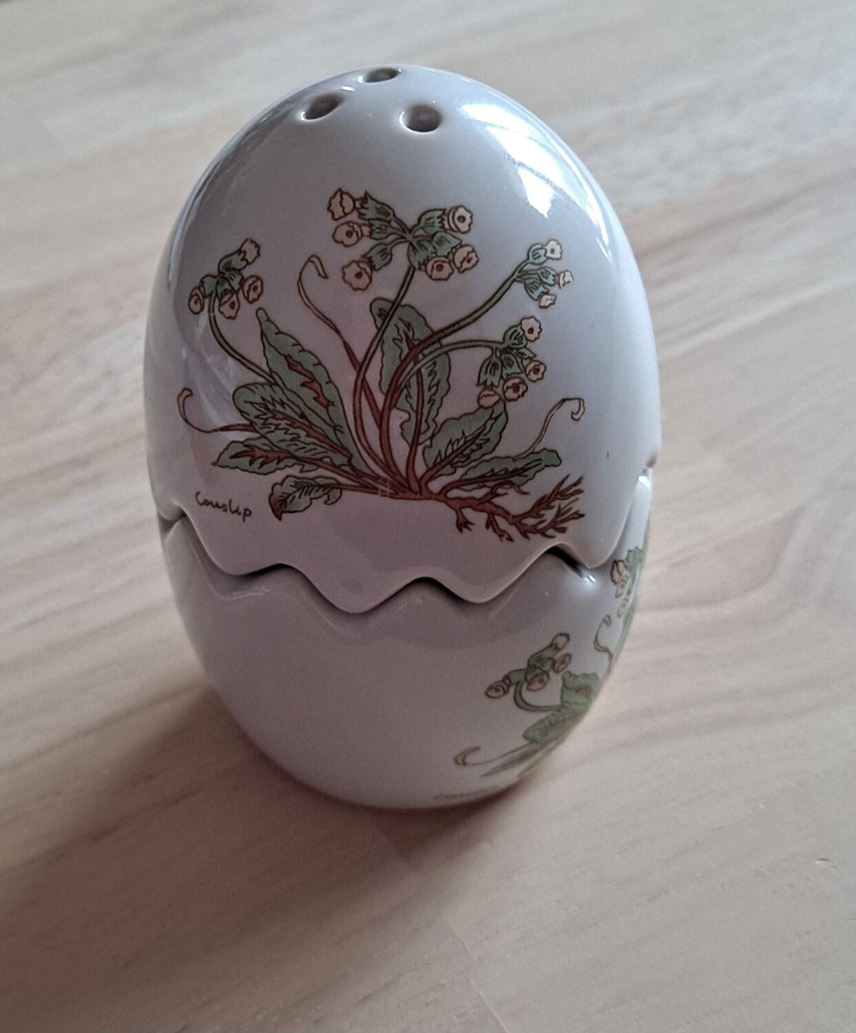 Egg salt and pepper set