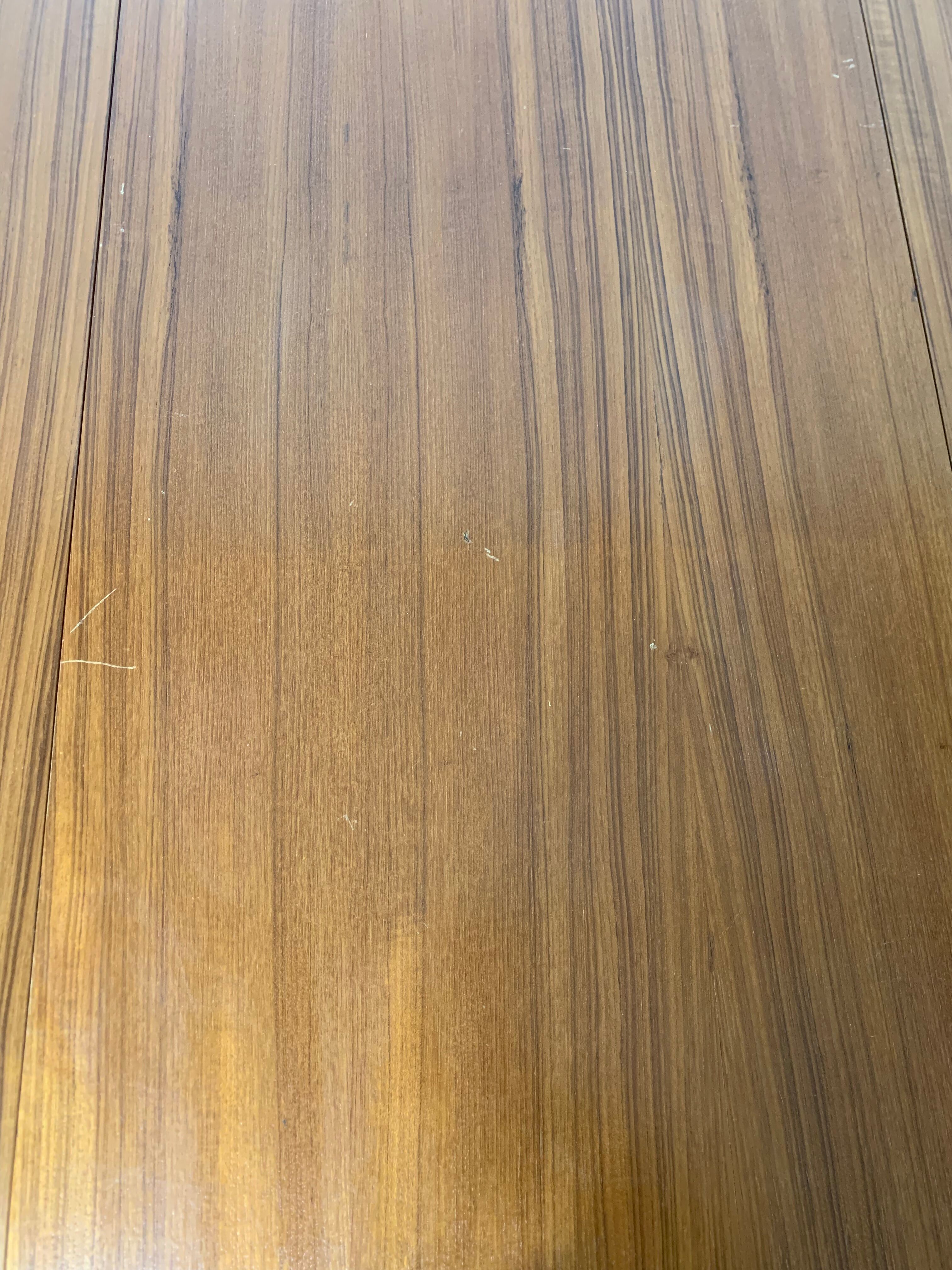 Vintage round table in walnut 1960