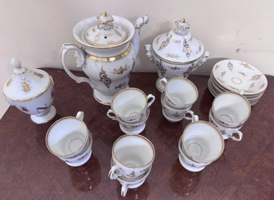 Limoges porcelain tea/coffee service – Maison Giraud, gold decoration – X