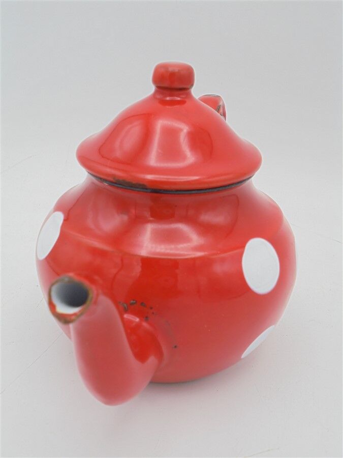 Enamelled teapot