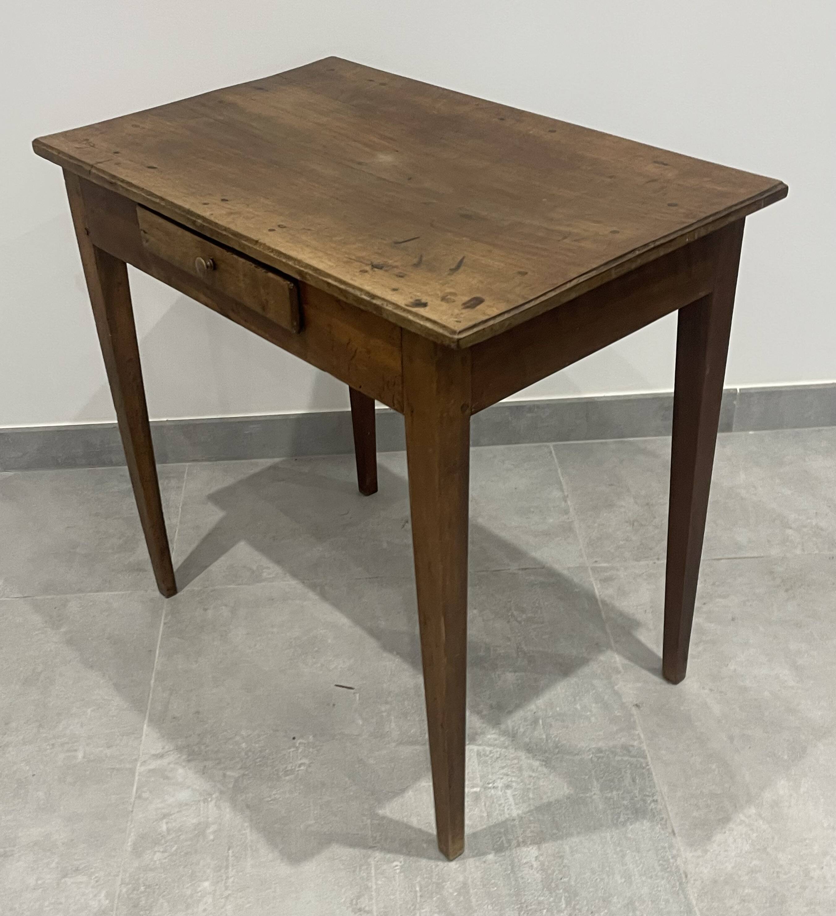 Side table in natural wood, spindle legs