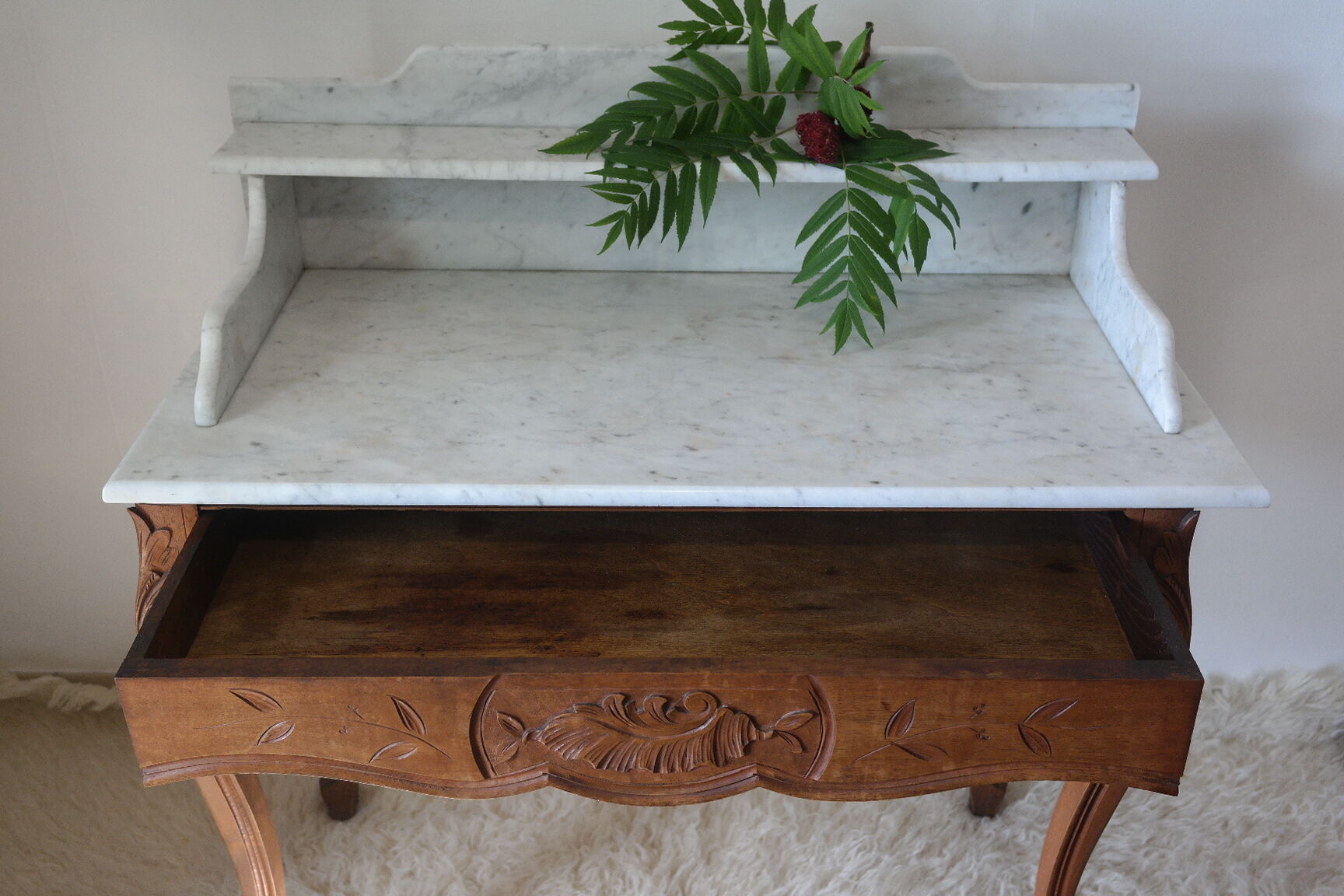 Louis XV-style toilet table in walnut and marble
