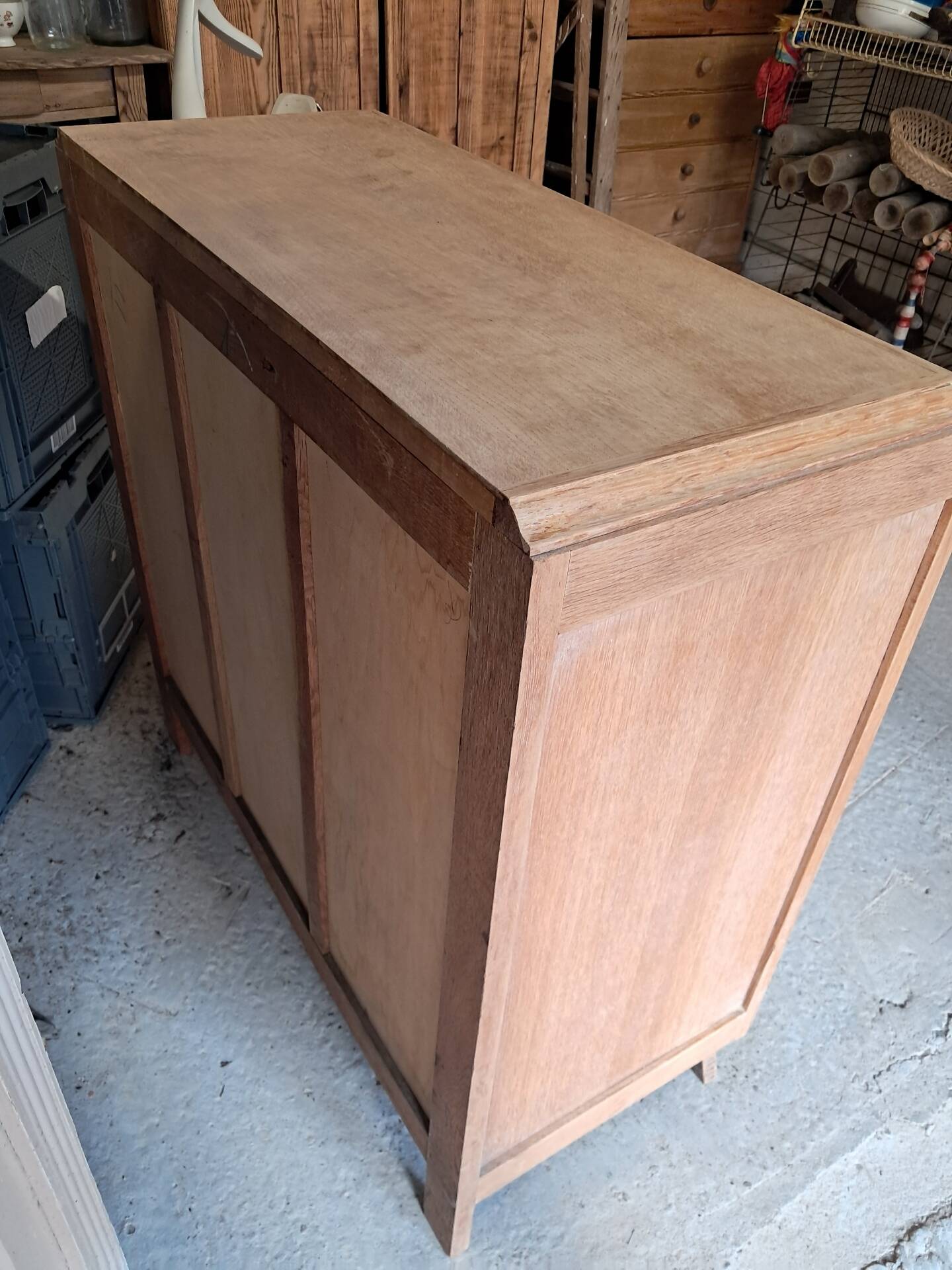 Chest of drawers